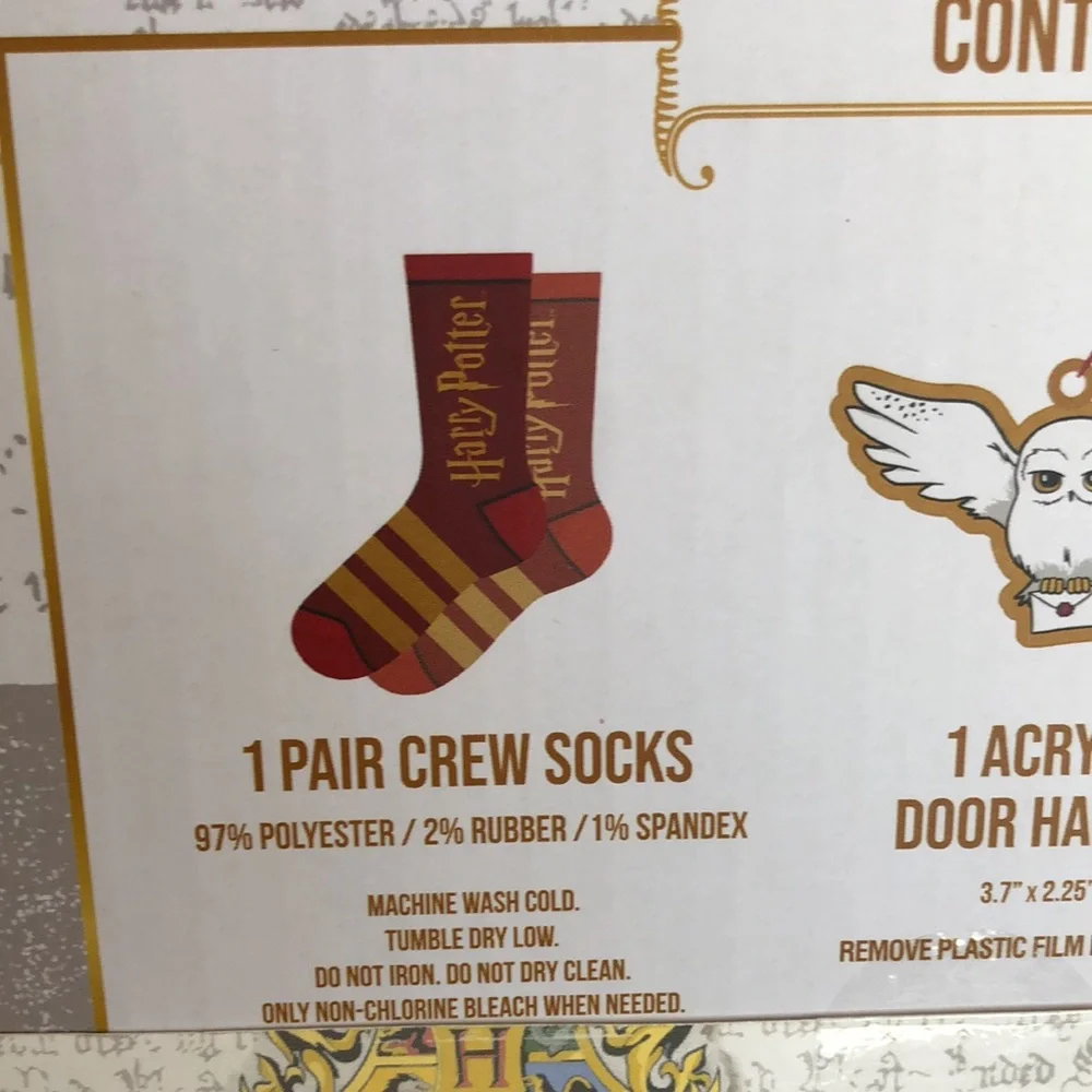 HARRY POTTER Hogwarts gift set ceramic mug pair socks acrylic door hanger NWT